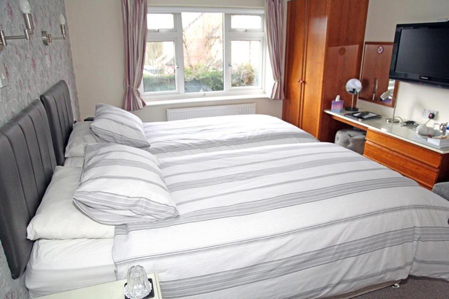 The Hinton Guest House Knutsford Bagian luar foto